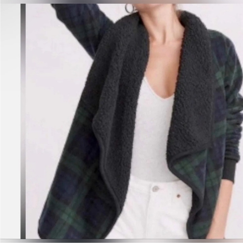 Abercrombie & Fitch Black and Green Plaid Teddy Jacket - Picture 9 of 9